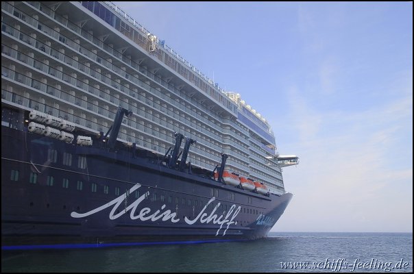 MeinSchiff3058.jpg